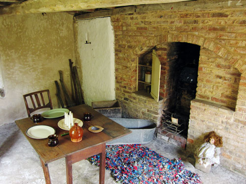 room-in-cottage-(copy)